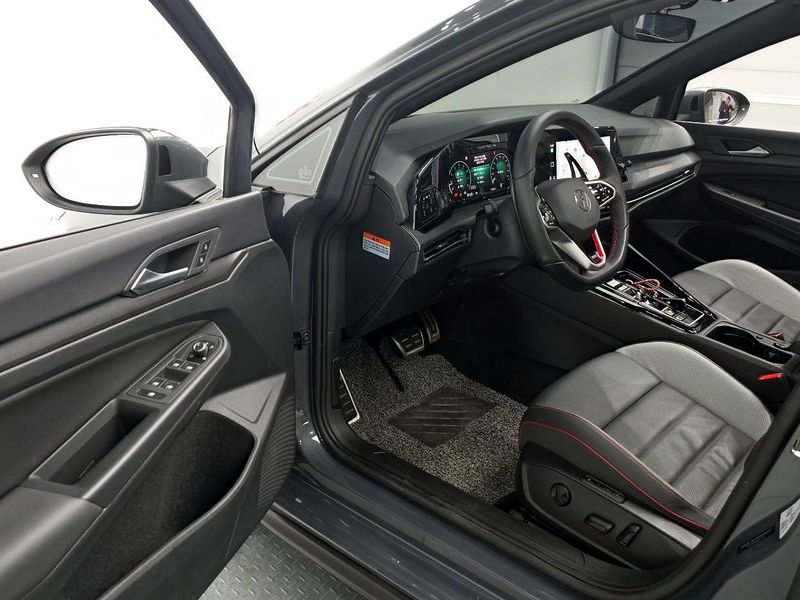 2023 Volkswagen Golf 2.0 GTI photo 10