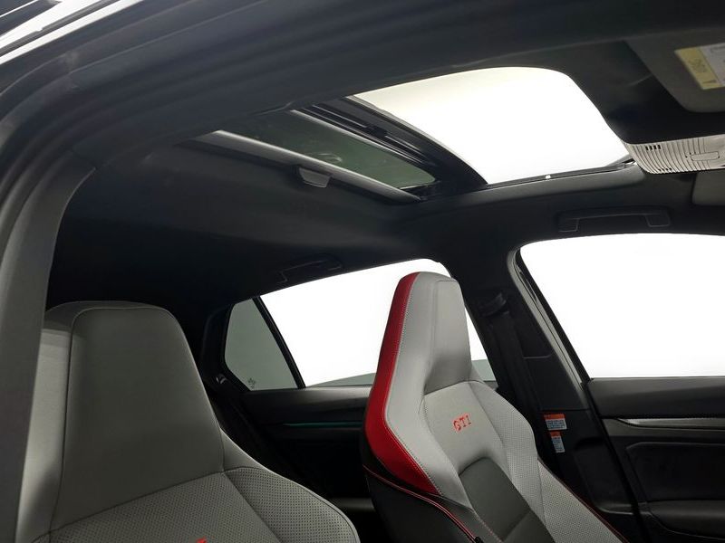 2023 Volkswagen Golf 2.0 GTI photo 18