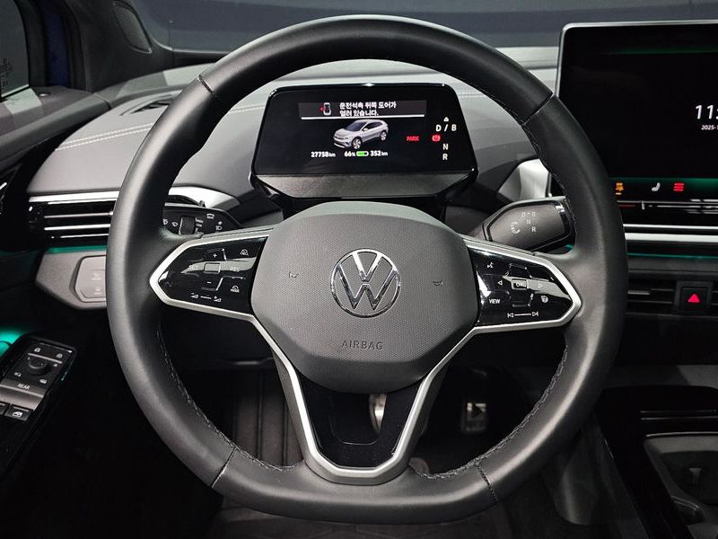 2025 Volkswagen ID.4 Pro photo 13