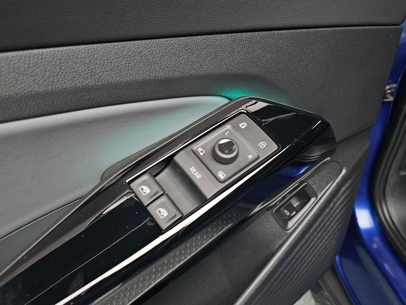 2025 Volkswagen ID.4 Pro photo 17