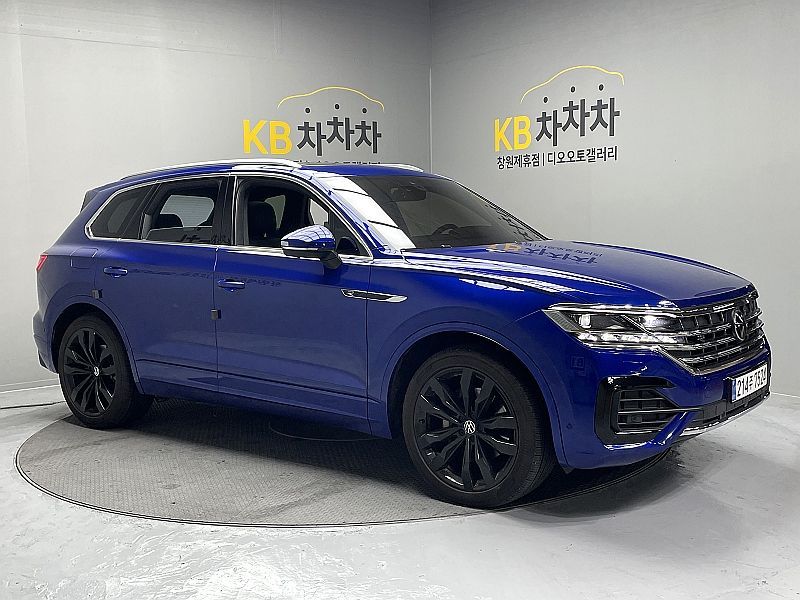 2023 Volkswagen Touareg 3.0 TDI R-Line photo 1