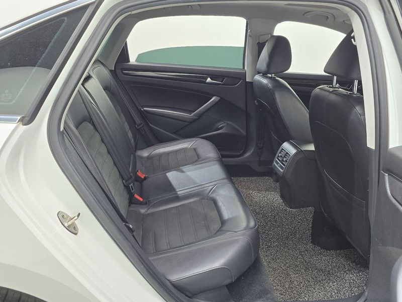 2015 Volkswagen Passat 2.0 TDI B7 photo 11