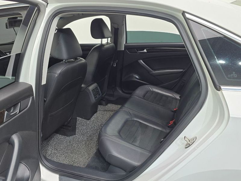 2015 Volkswagen Passat 2.0 TDI B7 photo 12
