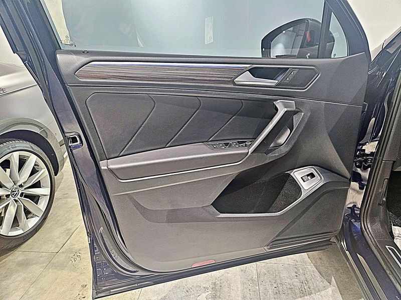 2023 Volkswagen Tiguan 2.0 TSI Prestige photo 17