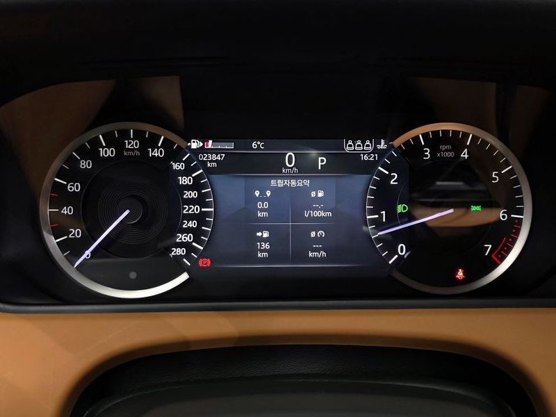 2023 Land Rover Range Rover Velar 3.0 P400 R-Dynamic HSE photo 8