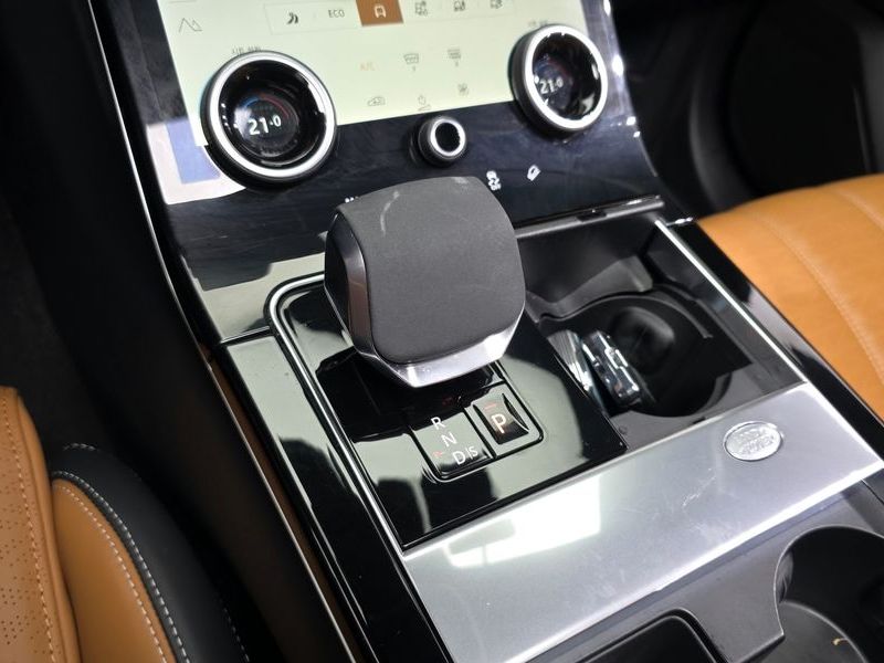 2023 Land Rover Range Rover Velar 3.0 P400 R-Dynamic HSE photo 9