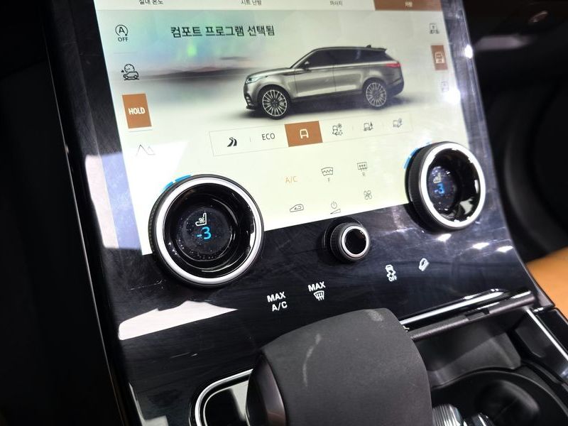 2023 Land Rover Range Rover Velar 3.0 P400 R-Dynamic HSE photo 18