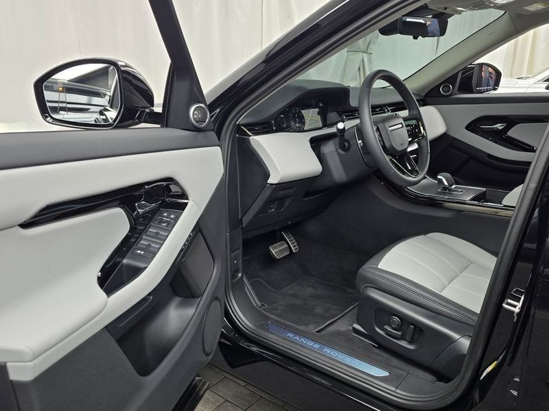 2025 Land Rover Range Rover Evoque P250 Dynamic SE photo 10
