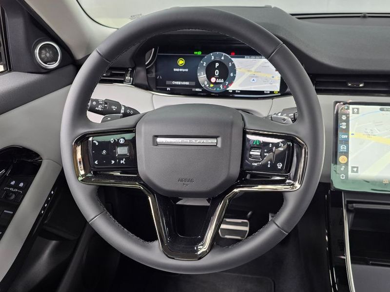2025 Land Rover Range Rover Evoque P250 Dynamic SE photo 13