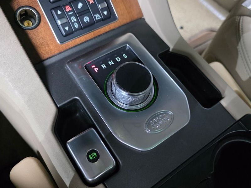 2016 Land Rover Discovery 3.0 SDV6 HSE photo 9