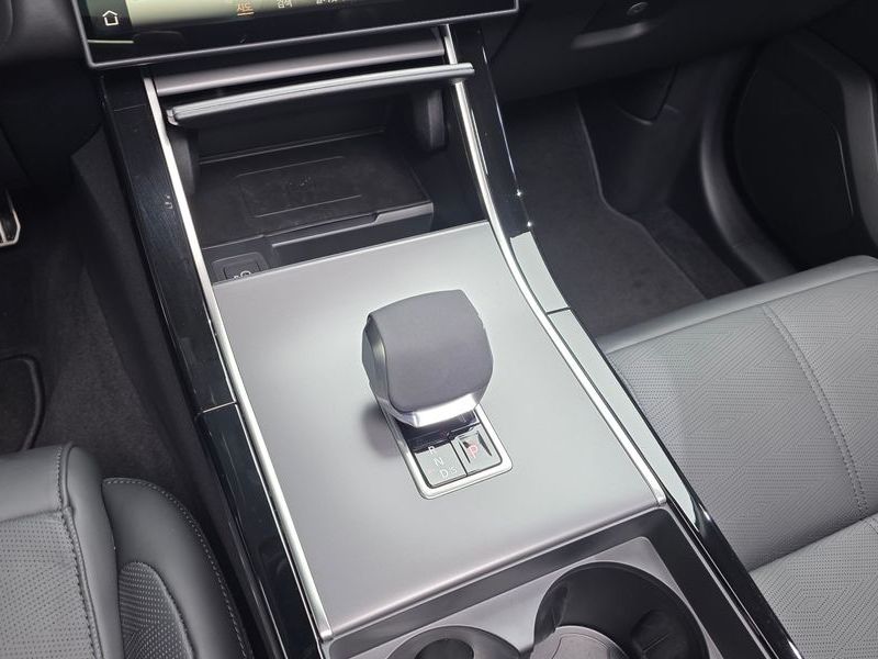 2025 Land Rover Range Rover Velar 3.0 P400 Dynamic HSE photo 17