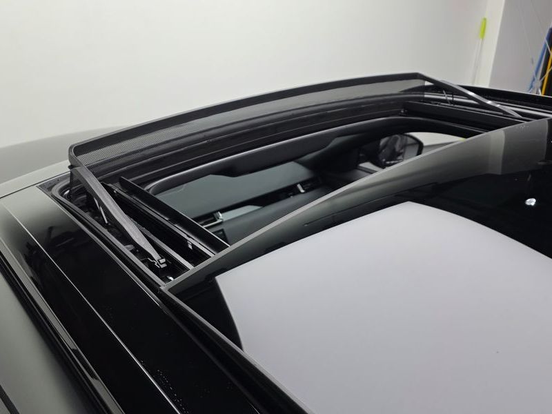 2025 Land Rover Range Rover Velar 3.0 P400 Dynamic HSE photo 19
