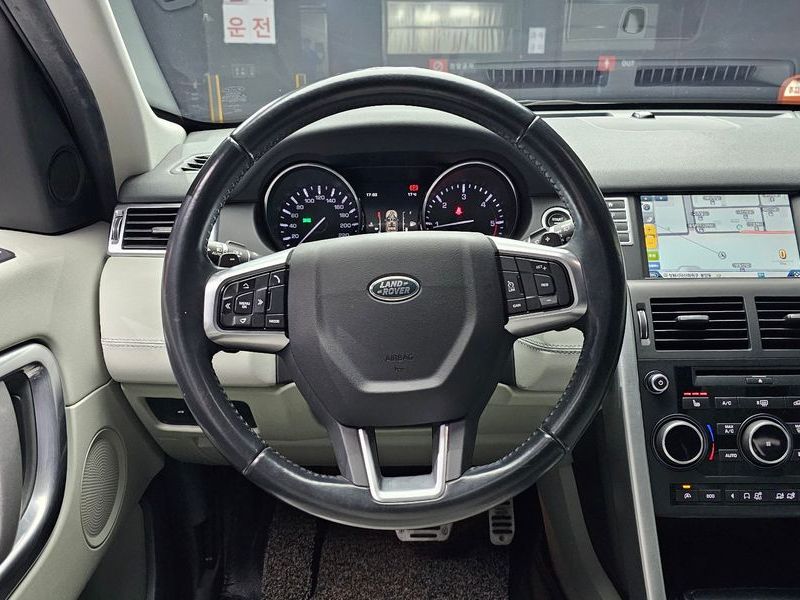 2016 Land Rover Discovery Sport 2.0 TD4 SE photo 13