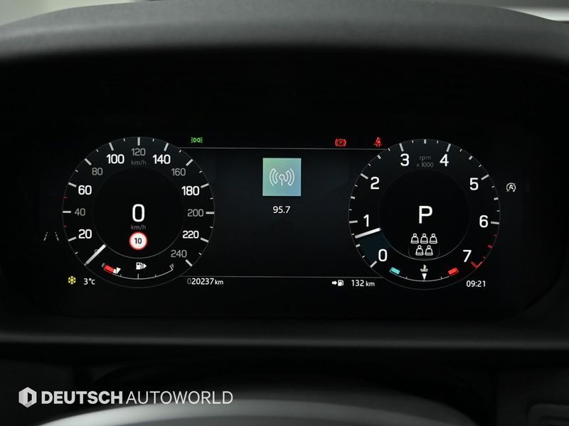 2025 Land Rover Discovery 2.0 P300 S photo 8