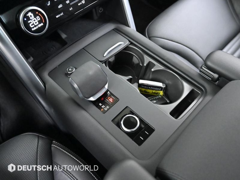 2025 Land Rover Discovery 2.0 P300 S photo 9