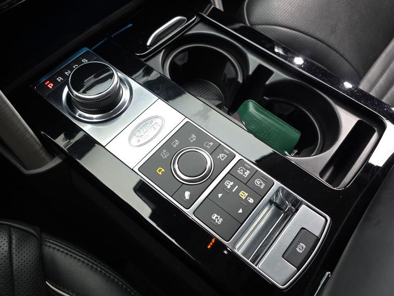 2018 Land Rover Discovery 3.0 TD6 HSE Luxury photo 9