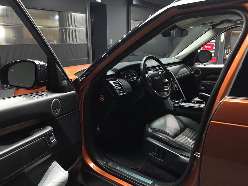 2018 Land Rover Discovery 3.0 TD6 HSE Luxury photo 10