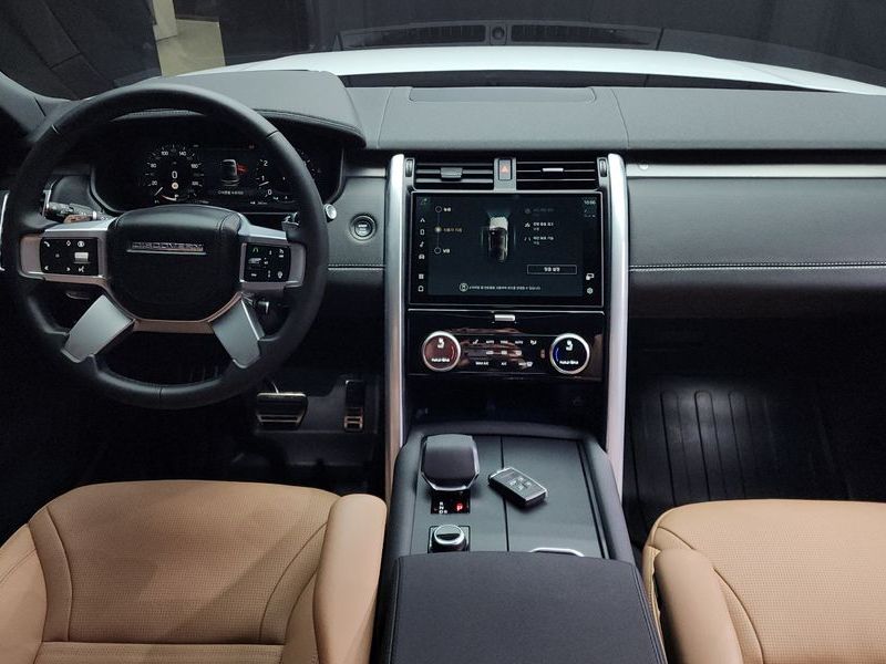 2025 Land Rover Discovery P360 Dynamic HSE photo 7
