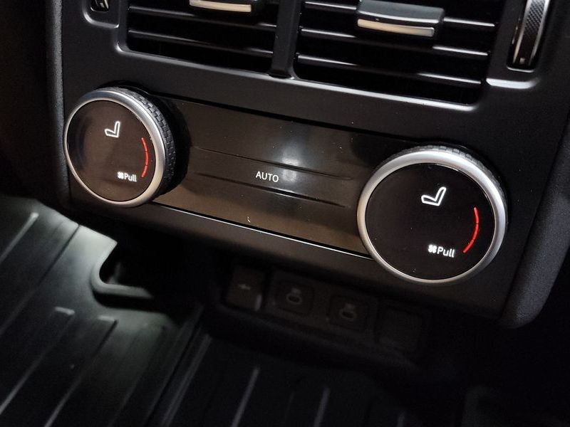 2025 Land Rover Discovery P360 Dynamic HSE photo 19