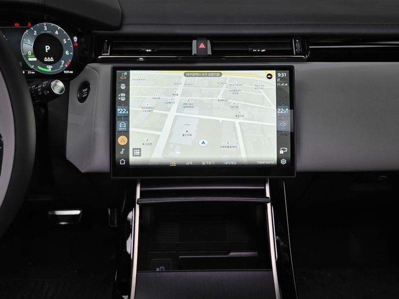 2026 Land Rover Range Rover Velar 2.0 P400E Dynamic SE photo 17