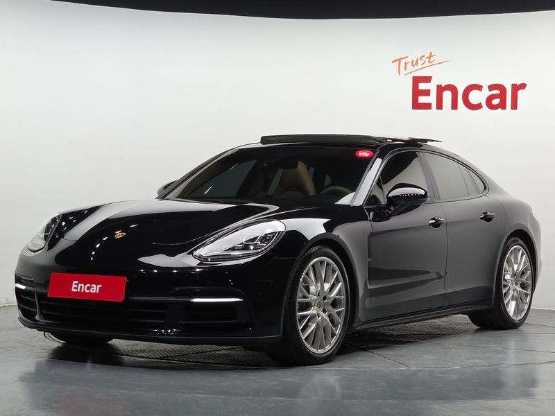 2018 Porsche Panamera 3.0 AWD photo 1