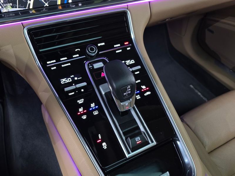 2018 Porsche Panamera 3.0 AWD photo 9