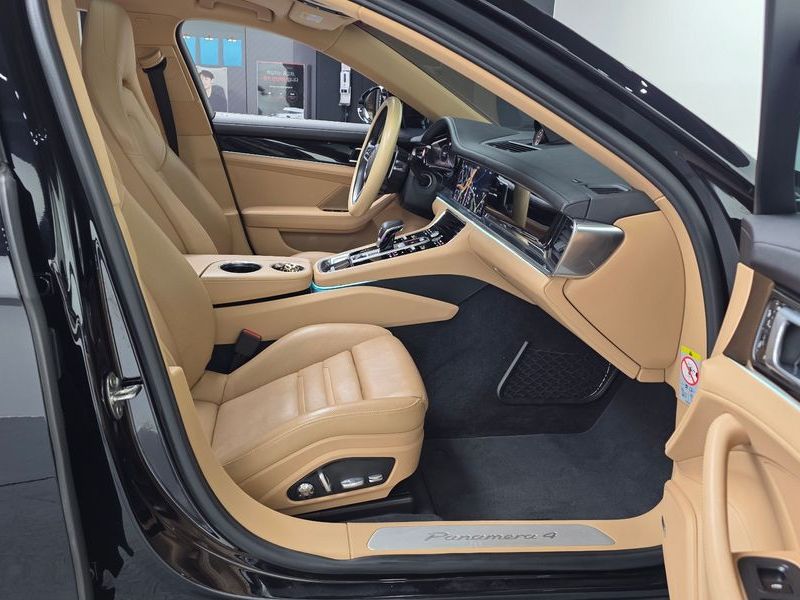 2018 Porsche Panamera 3.0 AWD photo 11