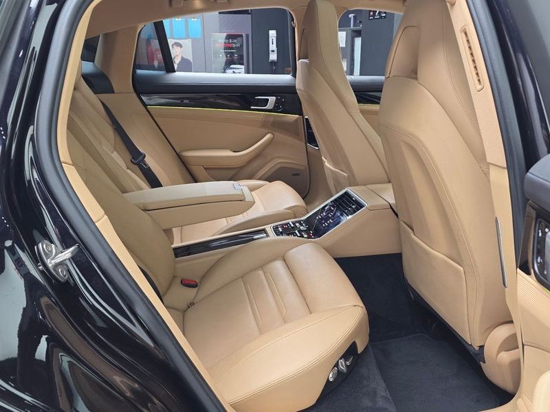2018 Porsche Panamera 3.0 AWD photo 12
