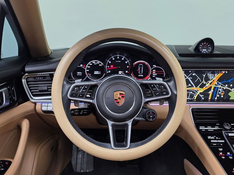 2018 Porsche Panamera 3.0 AWD photo 13