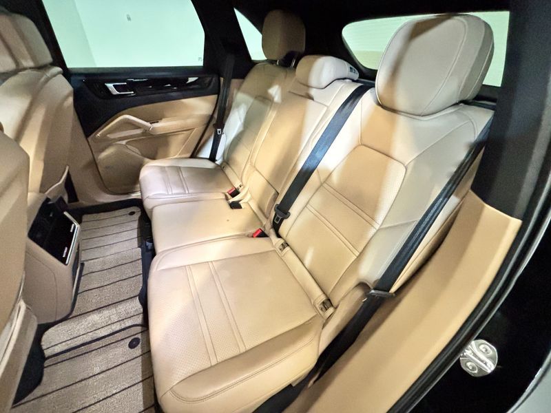 2021 Porsche Cayenne 3.0 photo 9