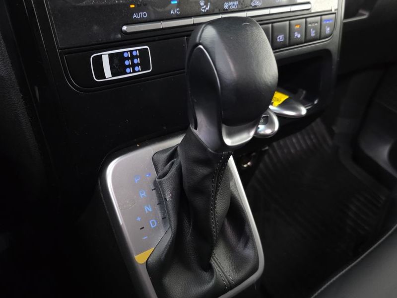 2026 Hyundai Staria HEV 1.6T Tourer 9-Seater Modern photo 9