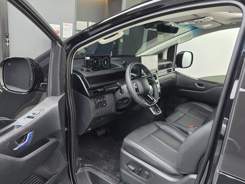 2026 Hyundai Staria HEV 1.6T Tourer 9-Seater Modern photo 10