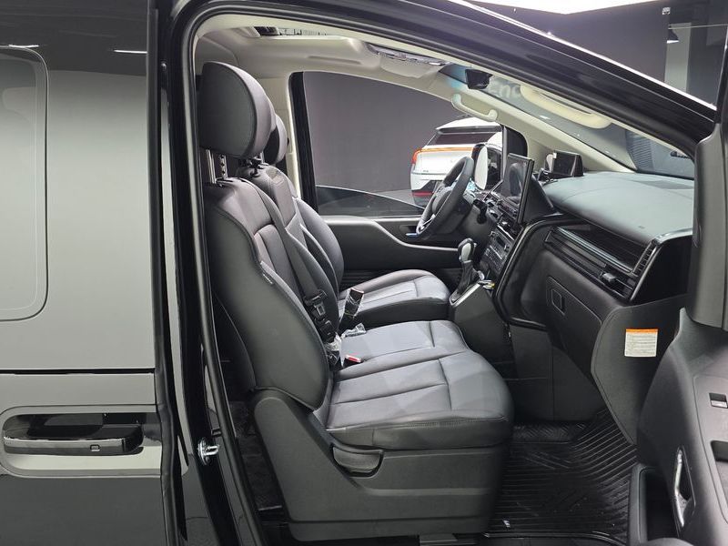 2026 Hyundai Staria HEV 1.6T Tourer 9-Seater Modern photo 11