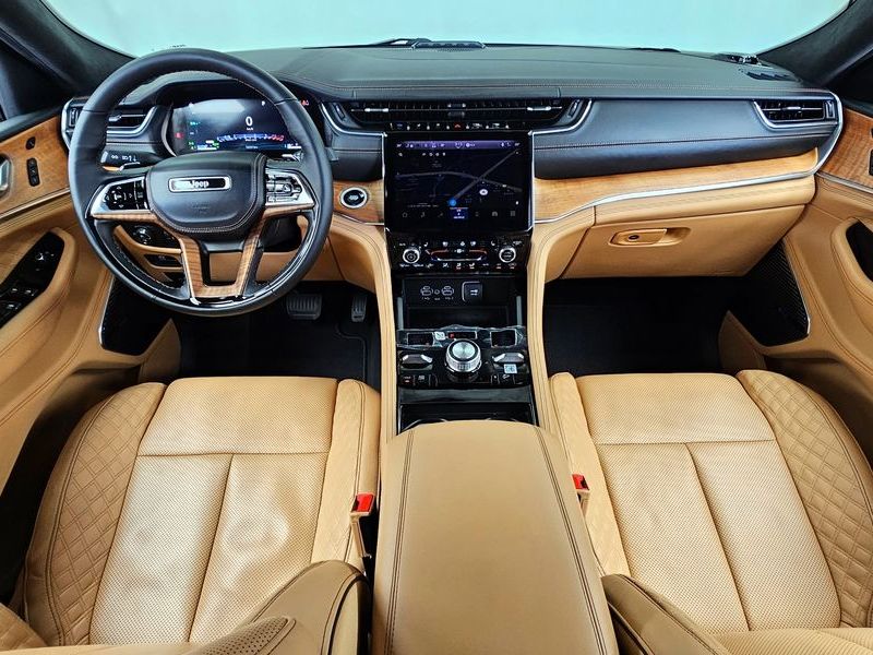2023 Jeep Grand Cherokee 4xe Summit Reserve photo 7
