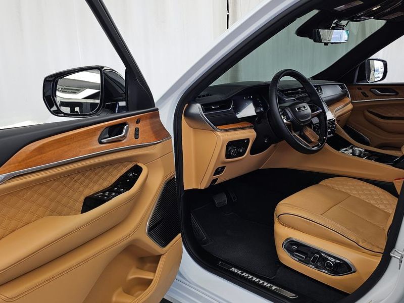2023 Jeep Grand Cherokee 4xe Summit Reserve photo 10