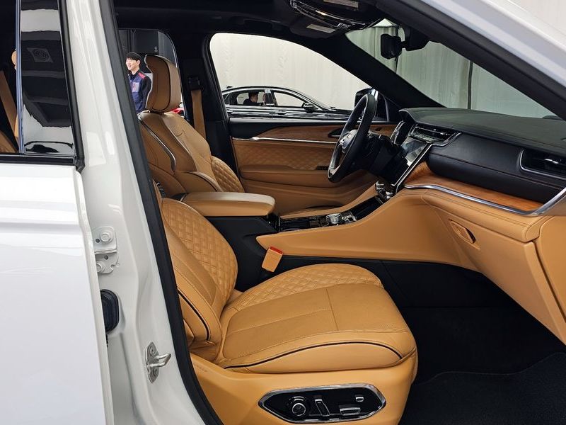 2023 Jeep Grand Cherokee 4xe Summit Reserve photo 11
