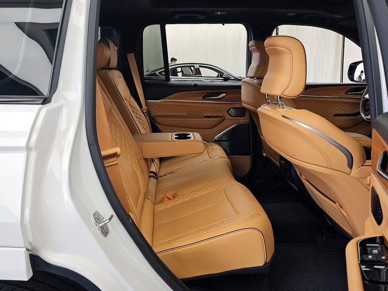 2023 Jeep Grand Cherokee 4xe Summit Reserve photo 12
