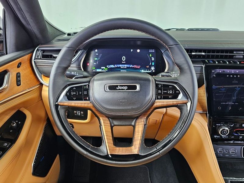 2023 Jeep Grand Cherokee 4xe Summit Reserve photo 13
