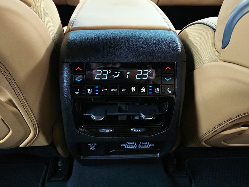 2023 Jeep Grand Cherokee 4xe Summit Reserve photo 18