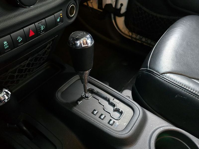 2016 Jeep Wrangler 3.6 Sahara 4Door photo 9