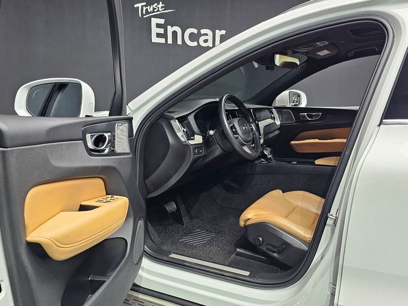 2020 Volvo XC60 T6 Inscription photo 10