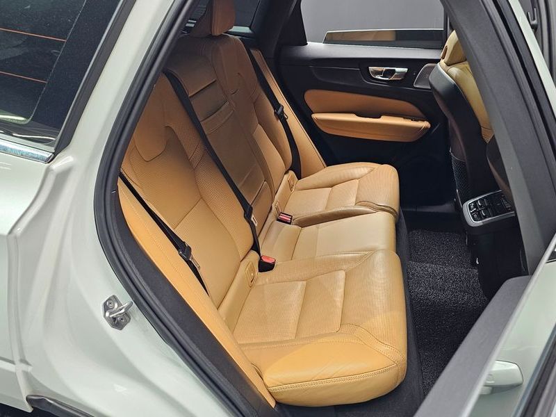 2020 Volvo XC60 T6 Inscription photo 11