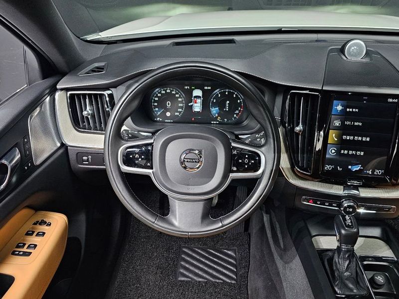 2020 Volvo XC60 T6 Inscription photo 12
