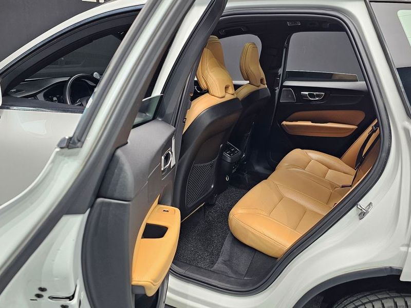 2020 Volvo XC60 T6 Inscription photo 18