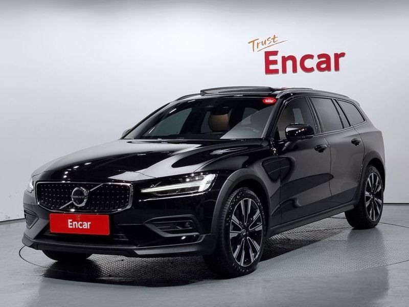 2024 Volvo V60 B5 Ultimate AWD photo 1