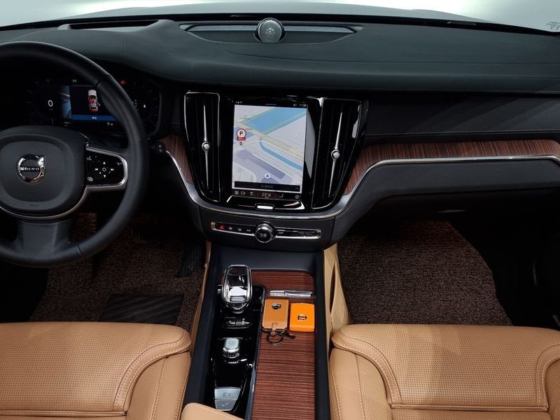 2024 Volvo V60 B5 Ultimate AWD photo 7