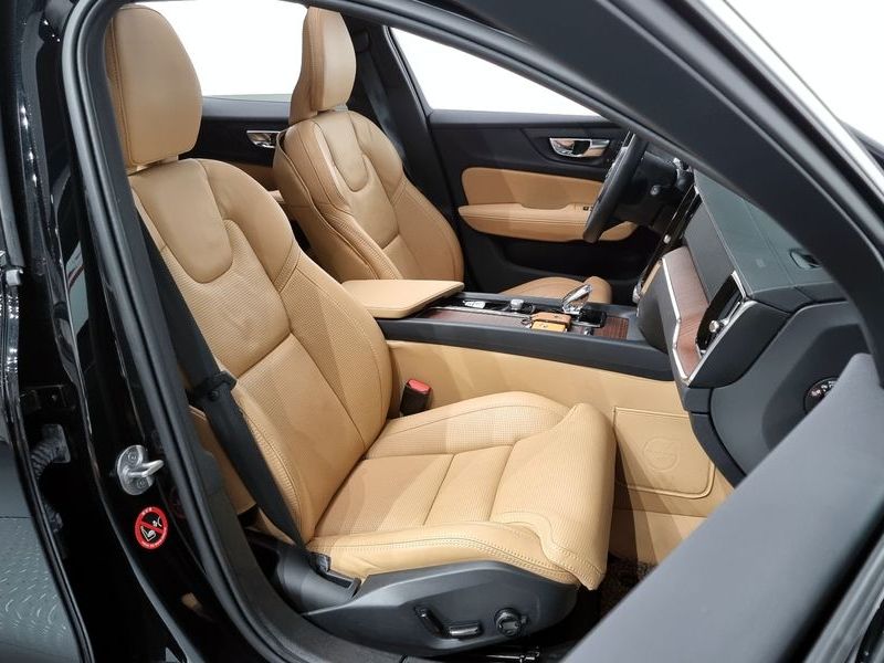 2024 Volvo V60 B5 Ultimate AWD photo 10