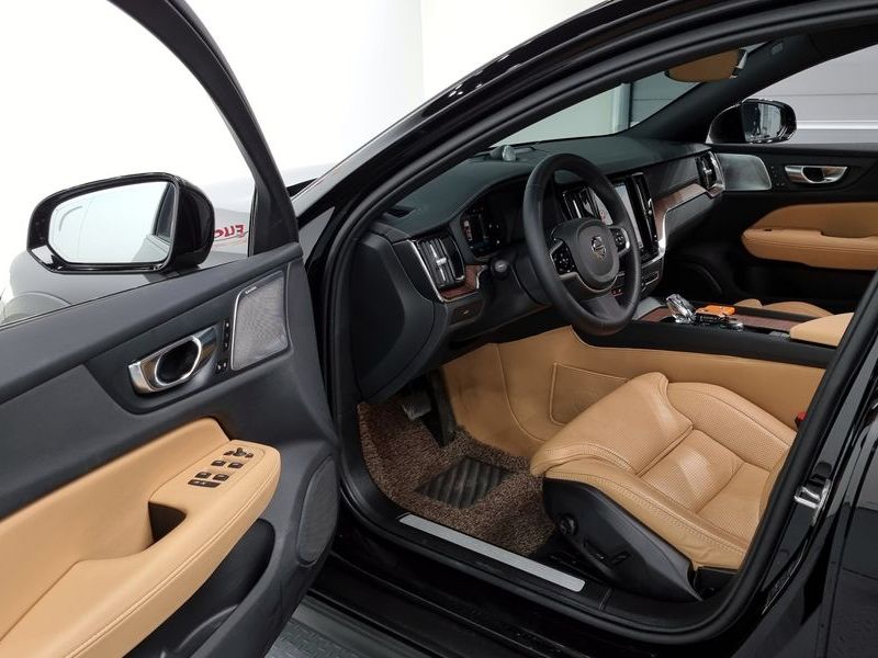 2024 Volvo V60 B5 Ultimate AWD photo 11