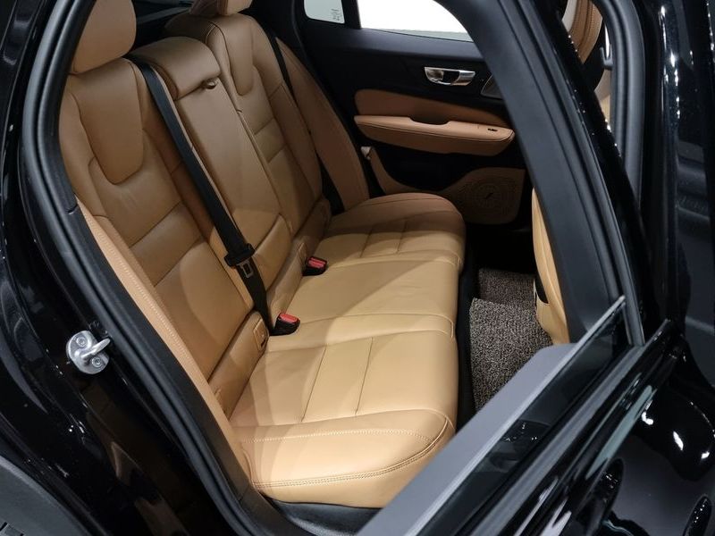 2024 Volvo V60 B5 Ultimate AWD photo 12
