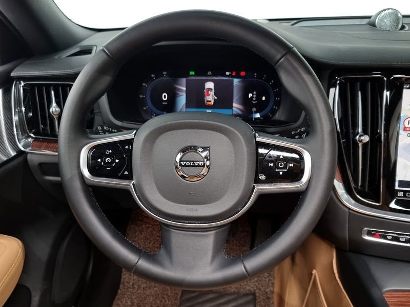 2024 Volvo V60 B5 Ultimate AWD photo 13